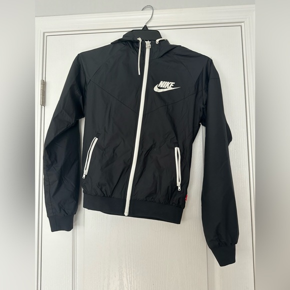 Nike Windbreaker - Picture 1 of 2